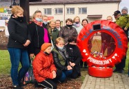 Zrobili pojemnik na nakrętki z opony