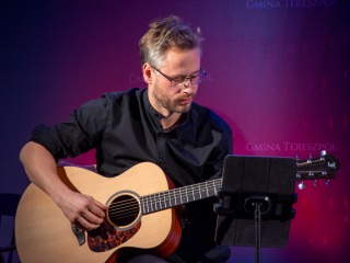 Biblioteka Publiczna Gminy Tereszpol - koncert Adama Szabata