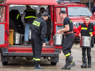 Gmina Tereszpol wspiera strażaków walczących z pożarem Puszczy Solskiej